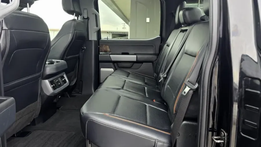 2025 Ford F-250 | Photo 29 of 31