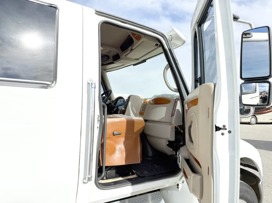 2006 International 4400 2L Hauler | Photo 17 of 19