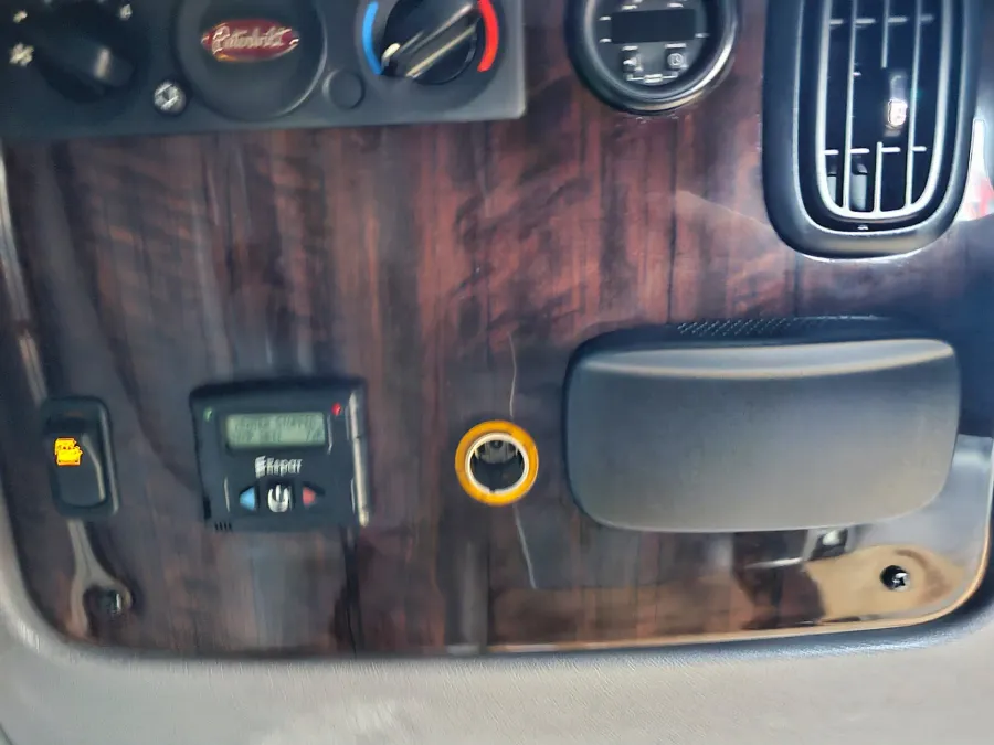 2020 Peterbilt 389 | Photo 31 of 34