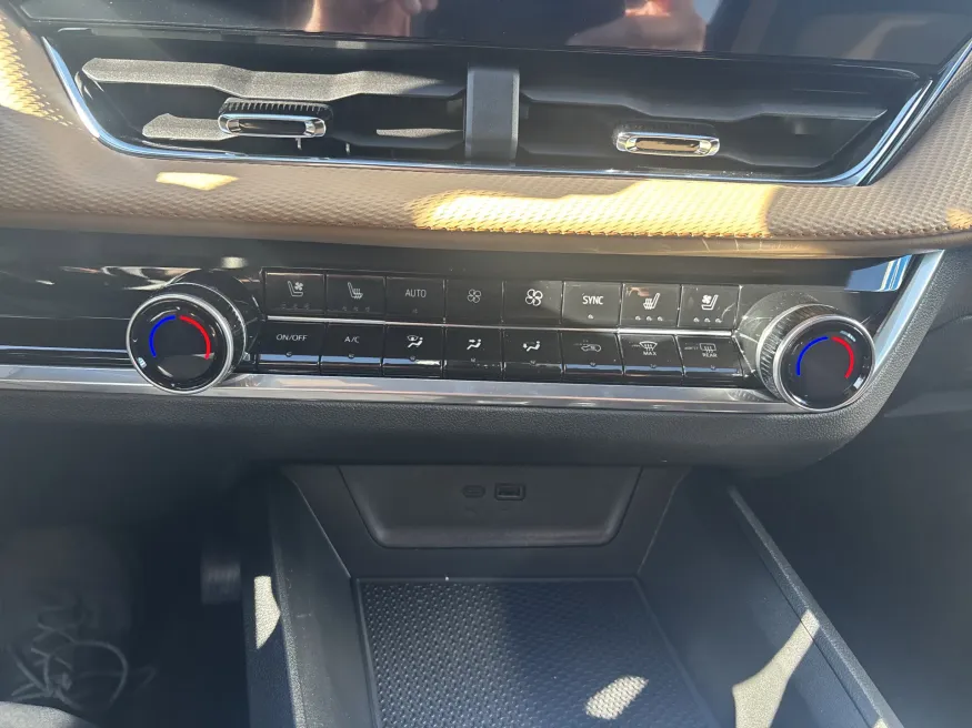 2026 Chevrolet Equinox AWD ACTIV | Photo 18 of 22