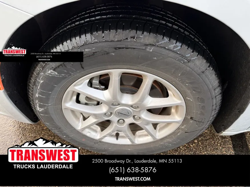 2024 Chrysler Pacifica Touring L | Photo 8 of 24