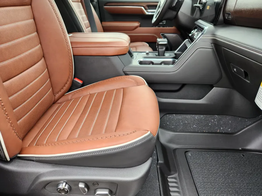 2025 GMC Sierra 1500 Denali Ultimate | Photo 17 of 29