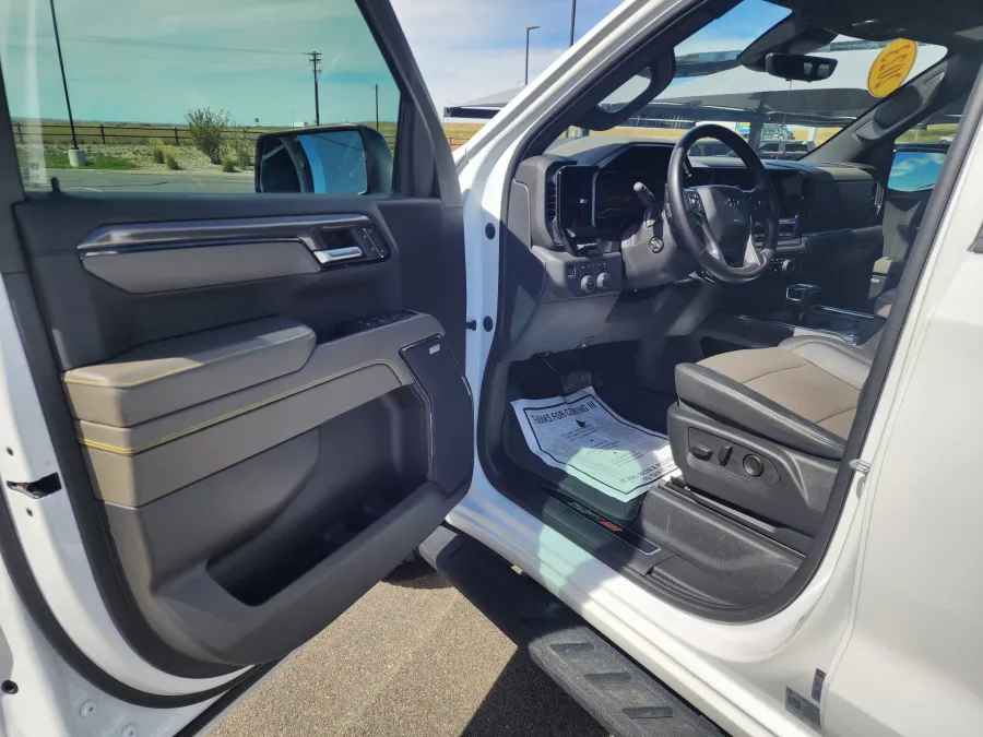 2023 Chevrolet Silverado 1500 ZR2 | Photo 11 of 33