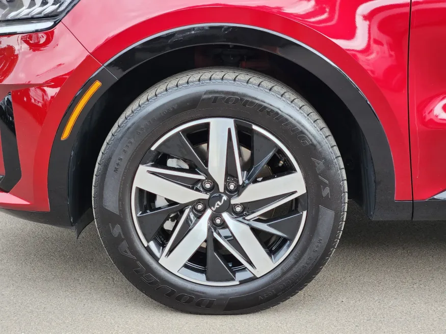 2023 Kia Sorento S | Photo 18 of 28