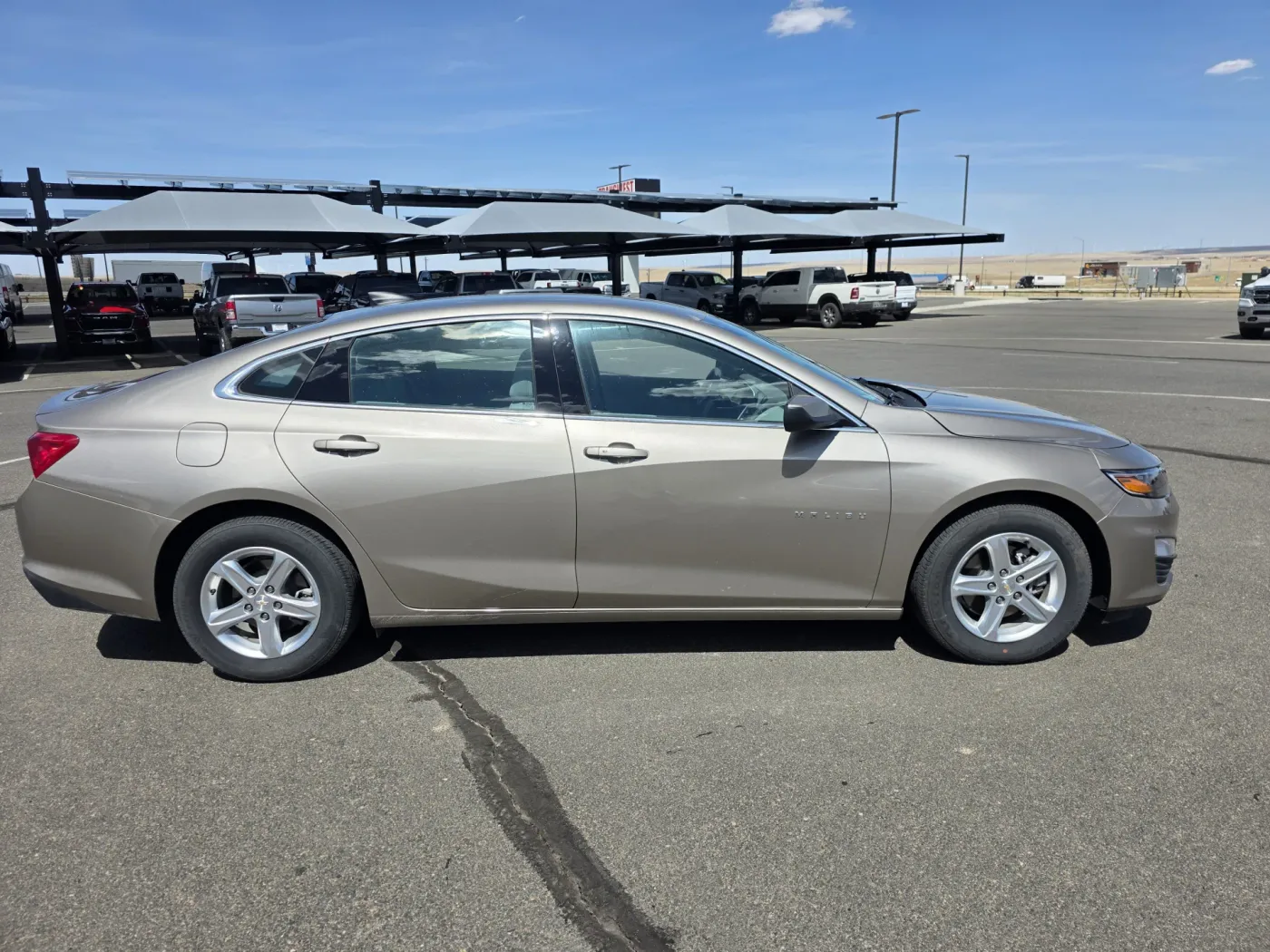 2022 Chevrolet Malibu LS | Photo 4 of 21