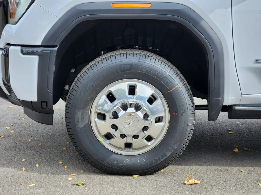 2026 GMC Sierra 3500HD Denali Ultimate | Photo 21 of 31