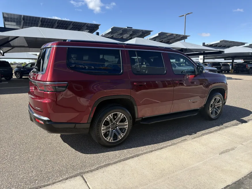 2024 Jeep Wagoneer Series II | Photo 4 of 22
