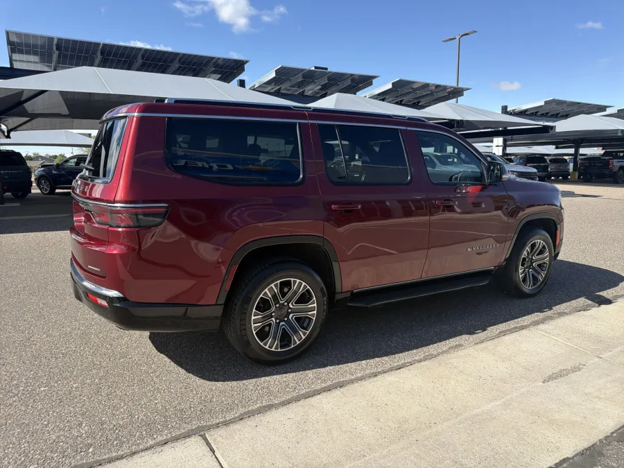 2024 Jeep Wagoneer Series II | Photo 4 of 22