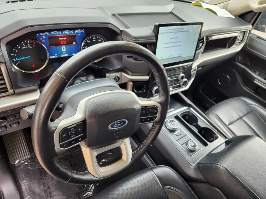 2024 Ford Expedition Max XLT | Photo 7 of 28