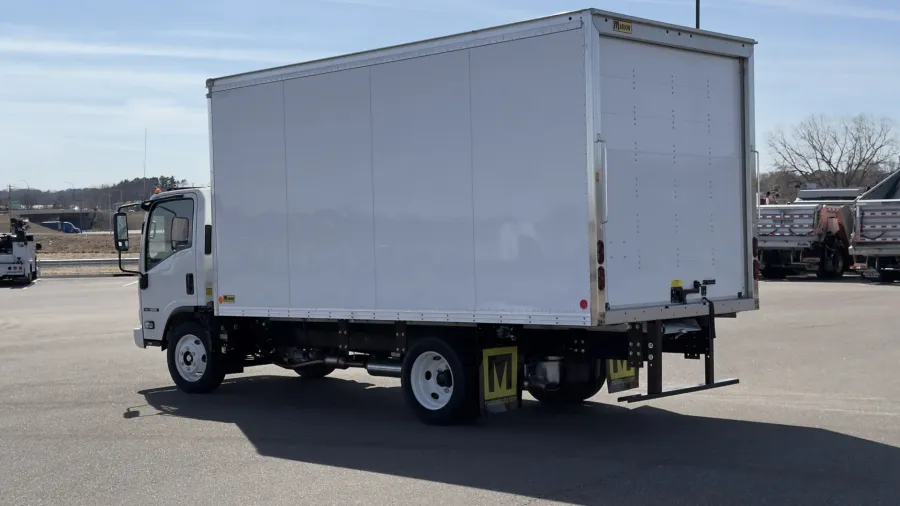 2025 Isuzu NRR GAS | Photo 5 of 18