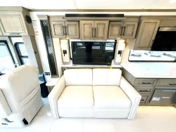 2026 Newmar London Aire 4551 | Thumbnail Photo 9 of 34