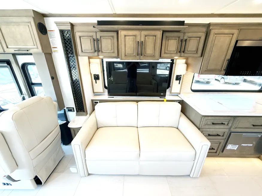 2026 Newmar London Aire 4551 | Photo 9 of 34