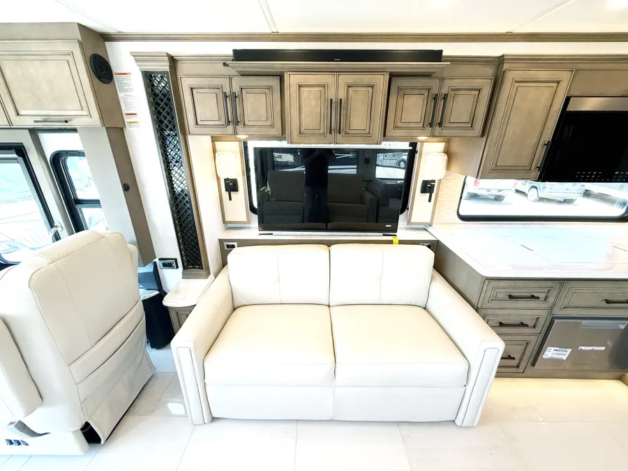 2026 Newmar London Aire 4551 | Photo 9 of 34