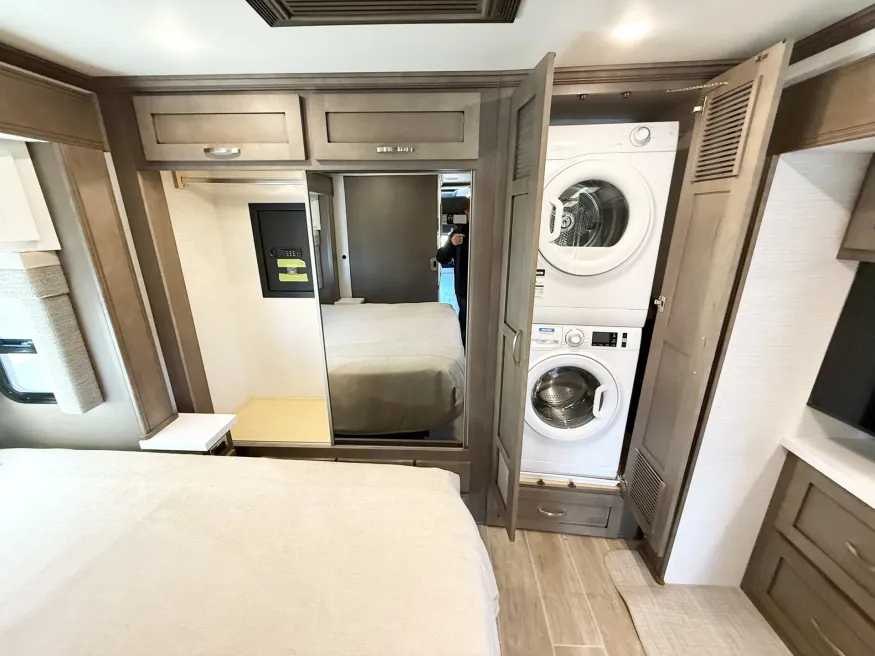 2026 Newmar Super Star 4040 | Photo 18 of 29