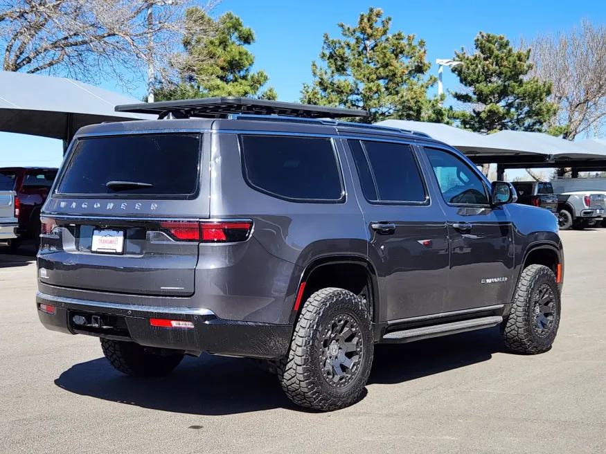 2022 Jeep Wagoneer Series III | Photo 2 of 25