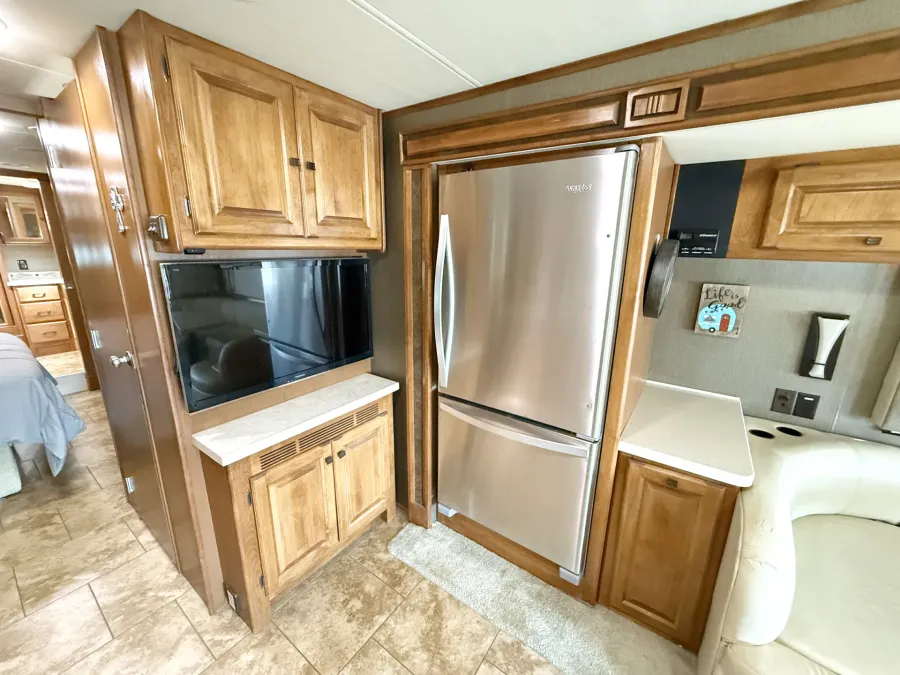 2013 Tiffin Allegro Red 38QRA | Photo 9 of 30