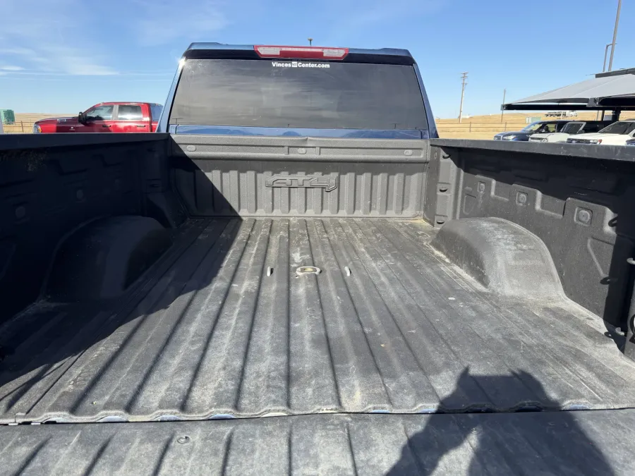 2022 GMC Sierra 2500HD AT4 | Photo 7 of 23