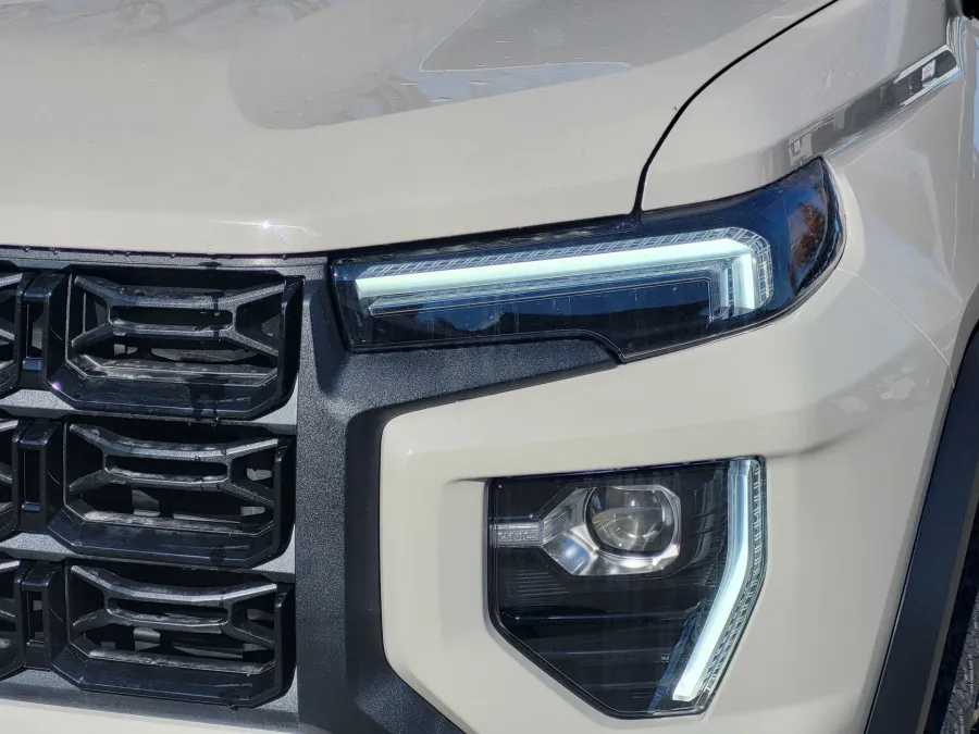 2026 GMC Canyon 4WD Elevation | Photo 7 of 26