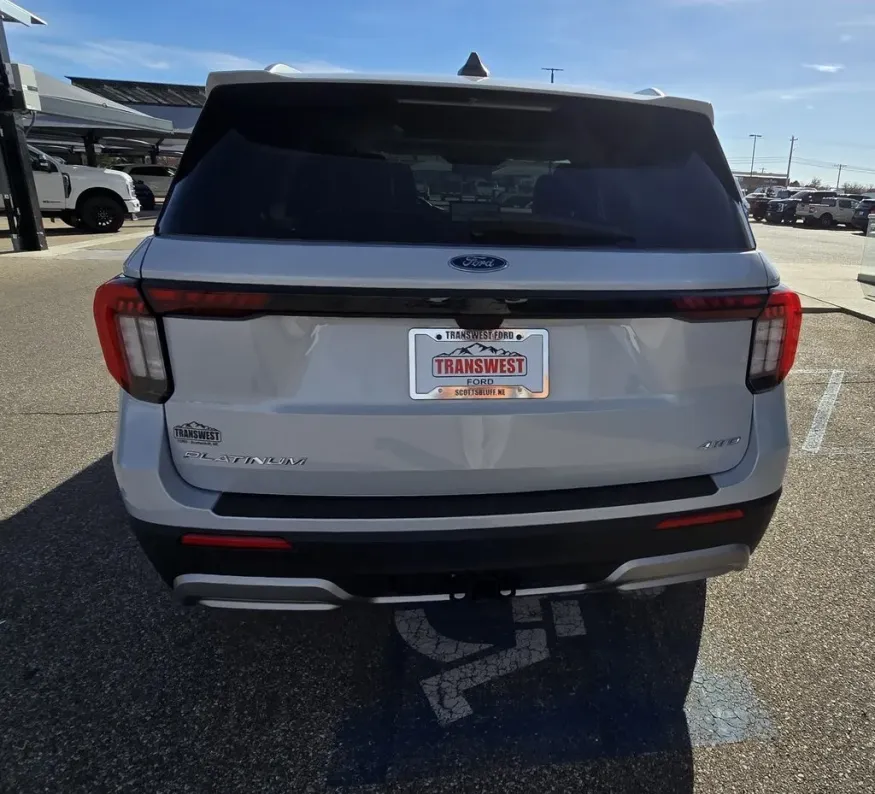 2025 Ford Explorer | Photo 7 of 35