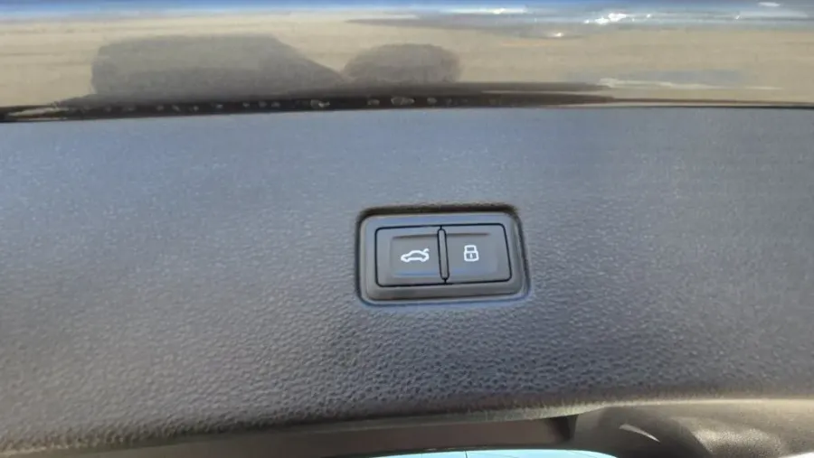 2019 Audi Q8 | Photo 9 of 29