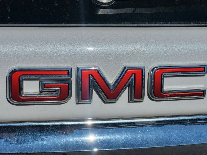 2023 GMC Terrain Denali | Photo 10 of 25