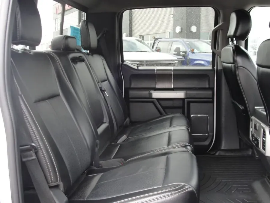 2020 Ford Super Duty F-350 Lariat | Photo 19 of 38