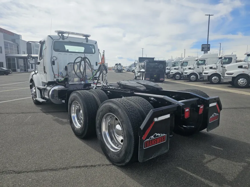 2023 Freightliner M2 112 | Photo 8 of 21