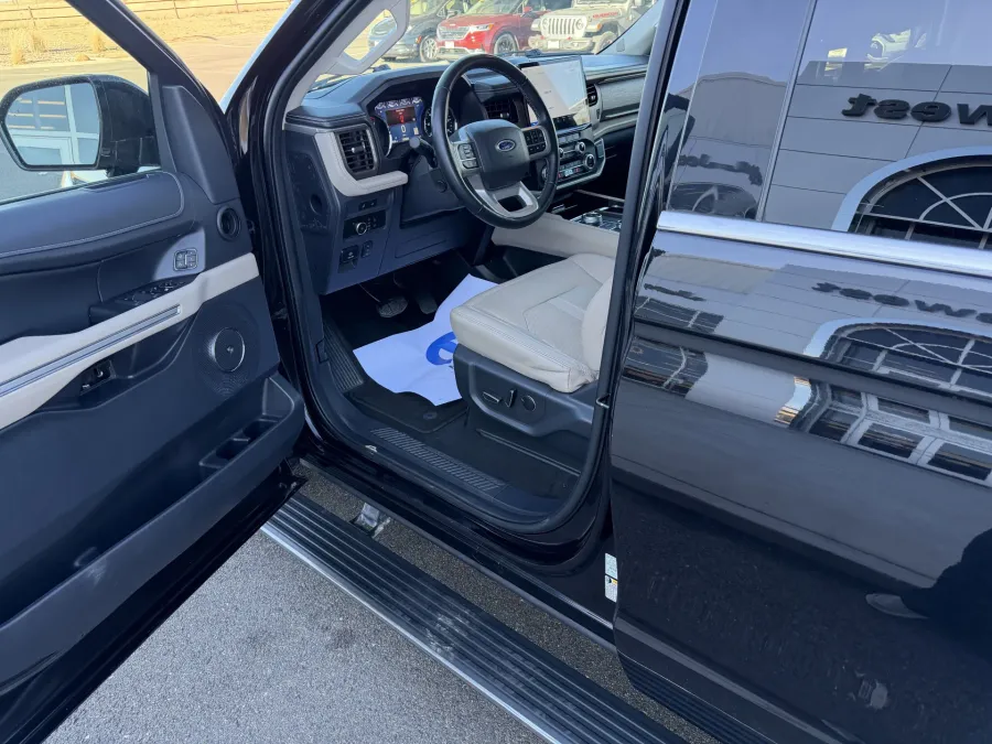 2024 Ford Expedition Max Limited | Photo 19 of 25