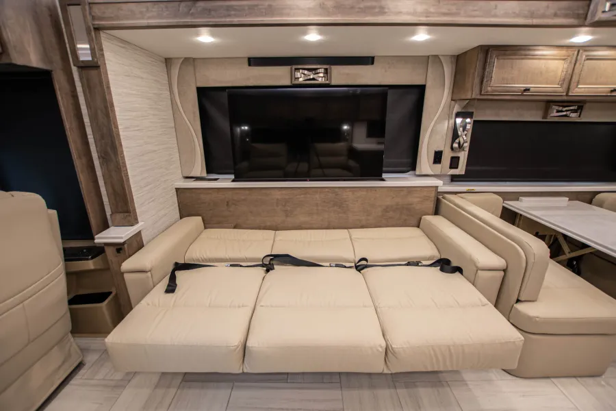 2026 Tiffin Phaeton 44OH | Photo 17 of 31