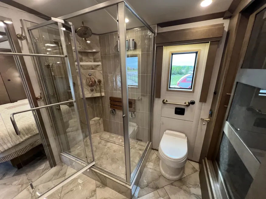 2027 Newmar Essex 4551 | Photo 23 of 39