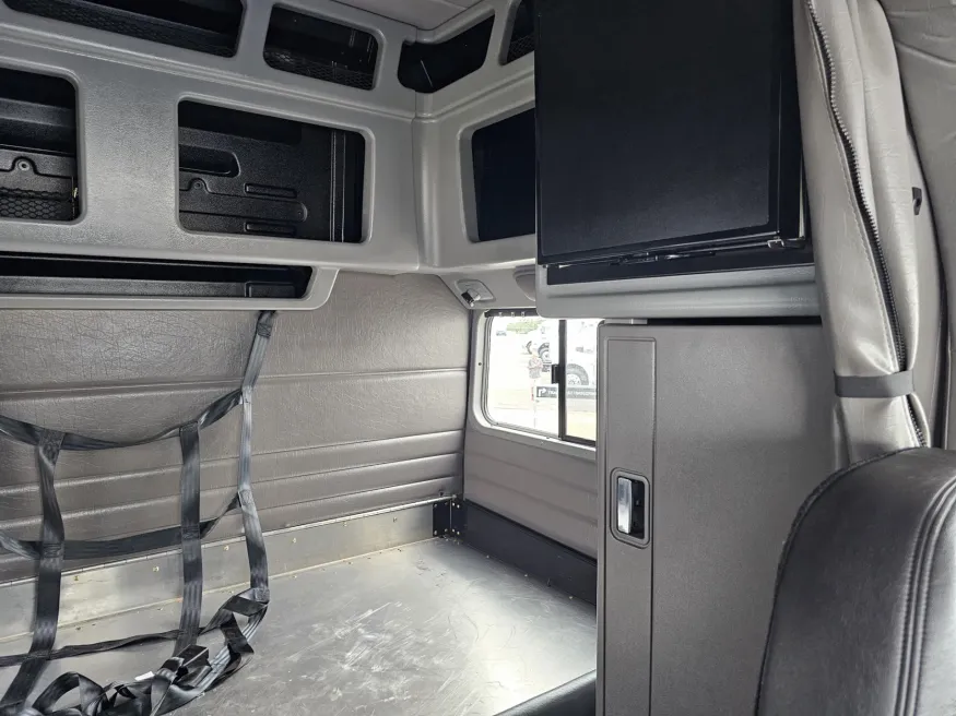 2022 Peterbilt 389 | Photo 12 of 22