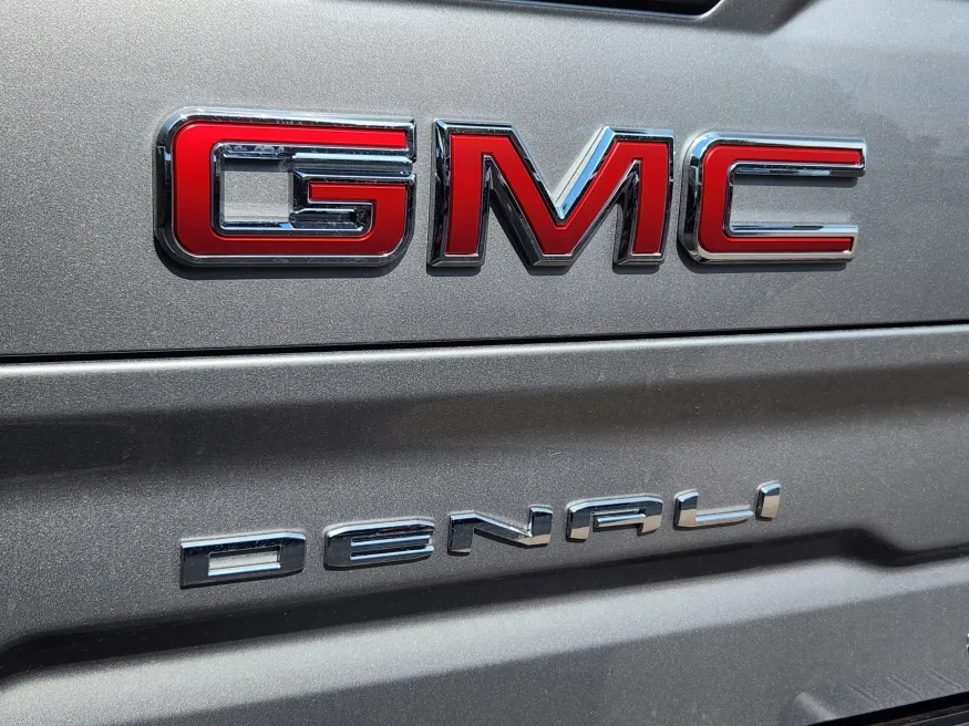 2026 GMC Sierra 1500 Denali | Photo 13 of 31