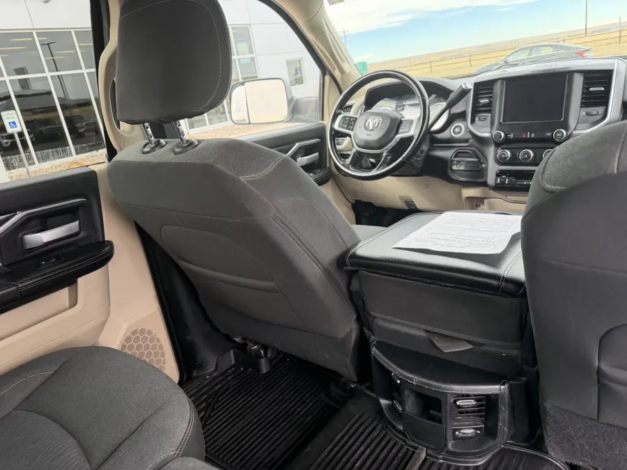 2022 RAM 2500 Big Horn | Photo 9 of 18