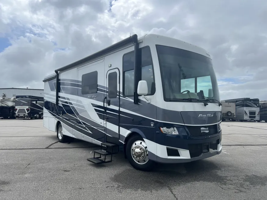 2026 Newmar Bay Star 3225 | Photo 7 of 23