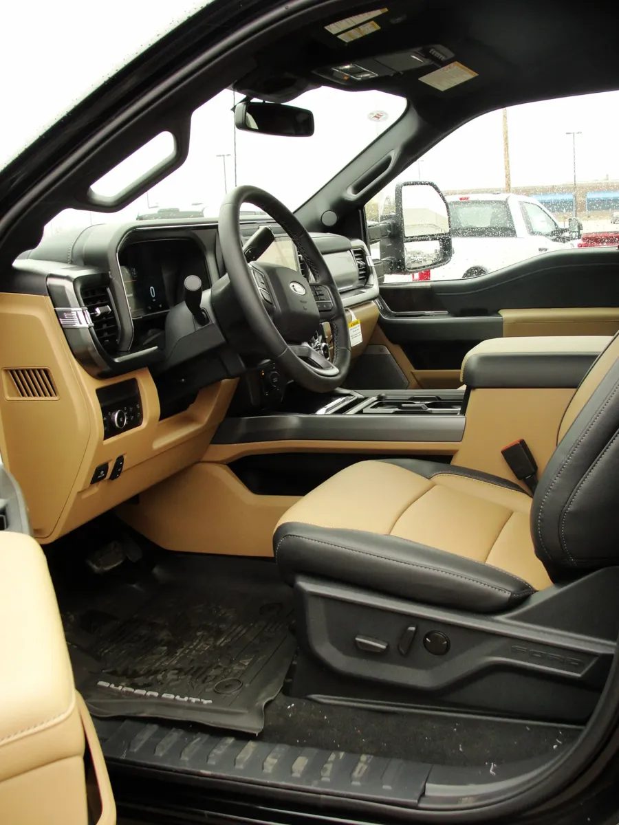 2026 Ford Super Duty F-350 | Photo 21 of 28