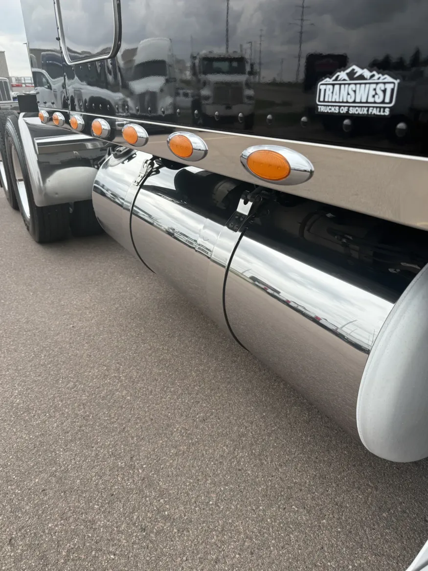 2019 Peterbilt 579 | Photo 8 of 17