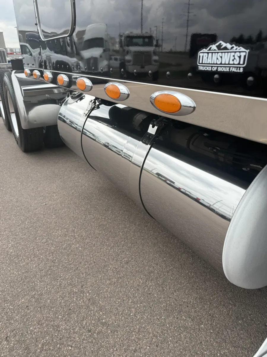 2019 Peterbilt 579 | Photo 8 of 17