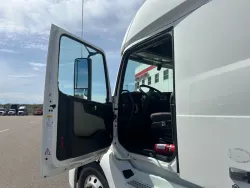 2022 Volvo VNL | Thumbnail Photo 6 of 16