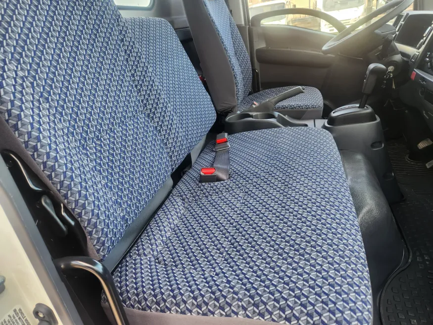 2025 Isuzu NRR | Photo 11 of 21