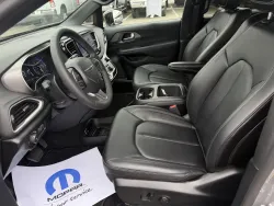 2025 Chrysler Pacifica Select | Thumbnail Photo 15 of 20