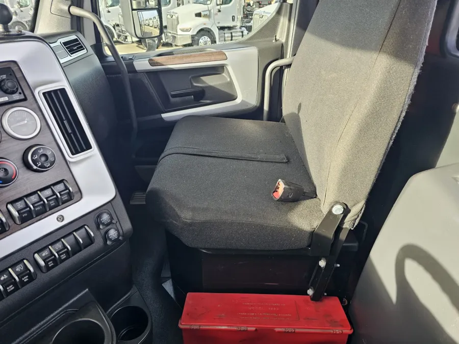 2023 Western Star 47X | Photo 16 of 18