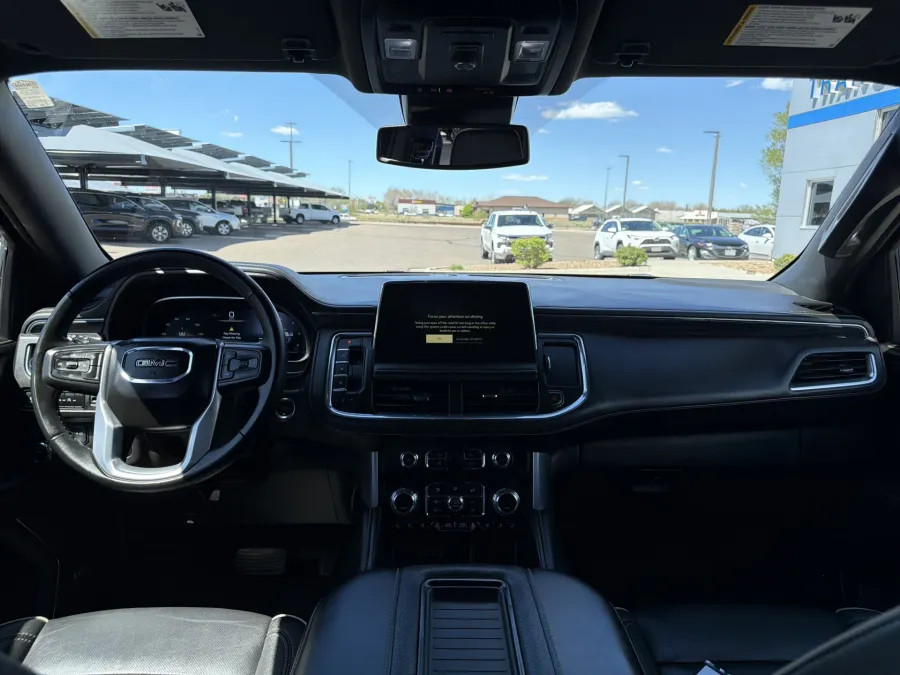2024 GMC Yukon XL SLT | Photo 13 of 22