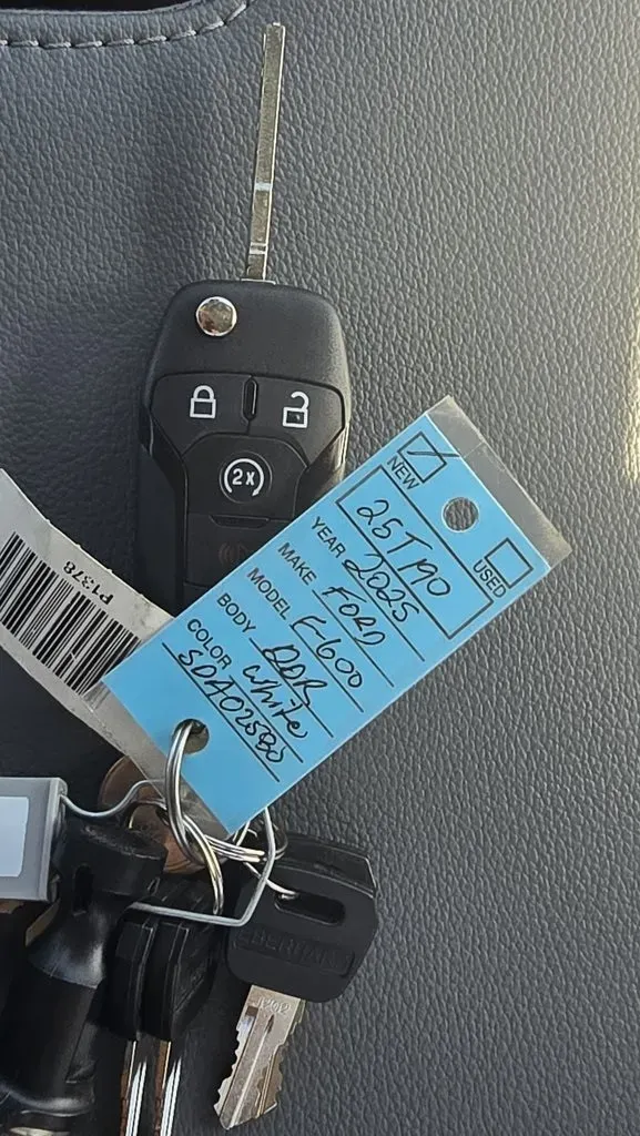 2025 Ford Super Duty F-600 | Photo 23 of 26