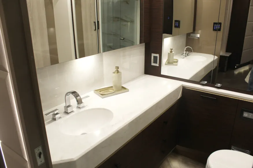 2023 Emerald Prevost H3-45 Triple Slide | Photo 15 of 22