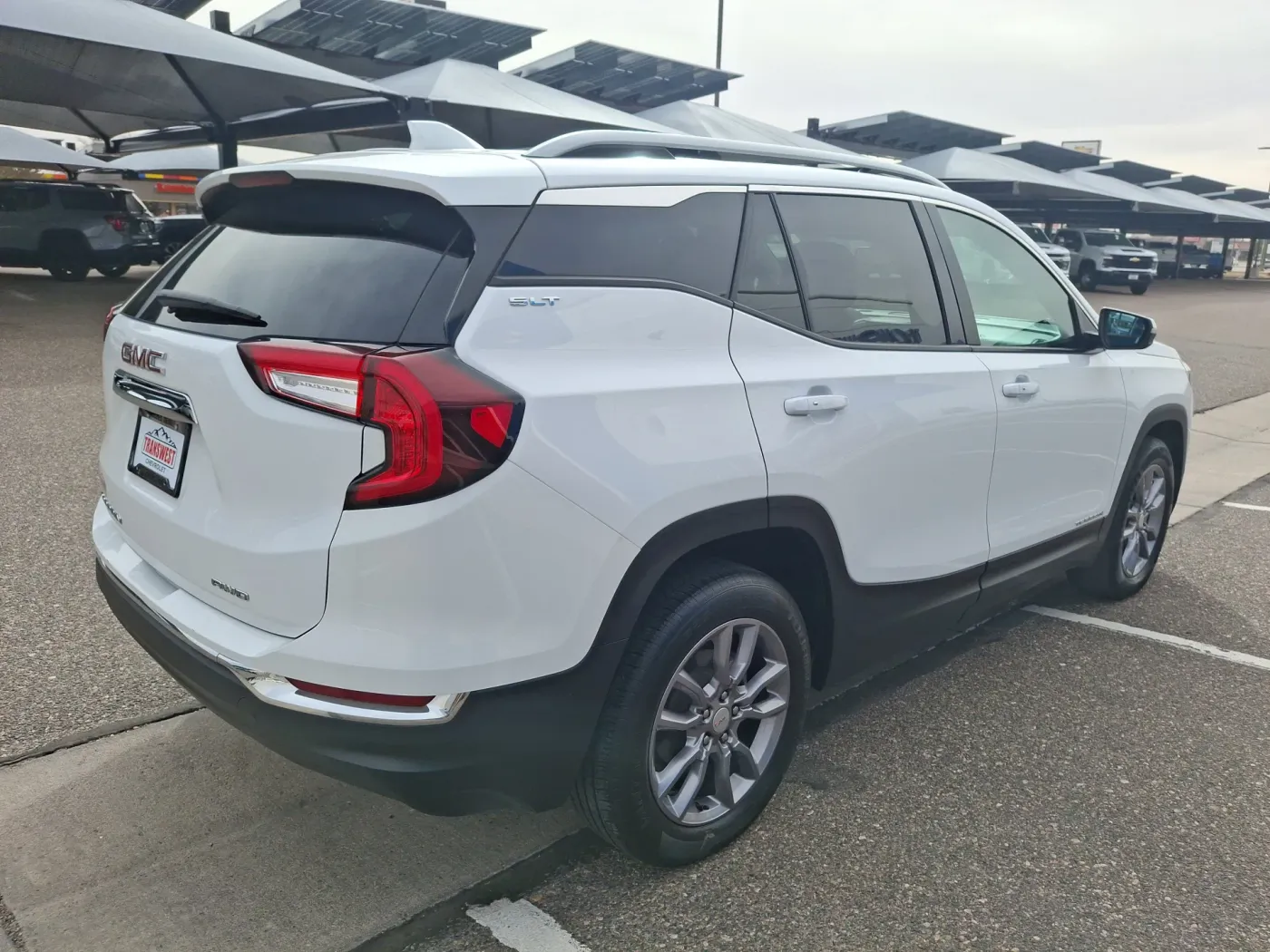 2024 GMC Terrain SLT | Photo 4 of 21