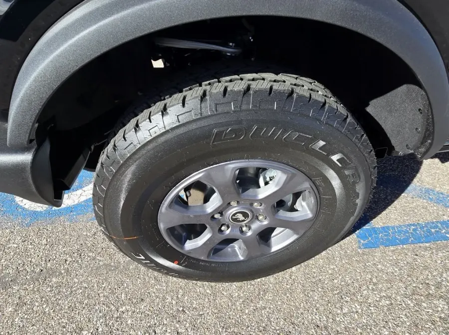 2025 Ford Bronco | Photo 9 of 28