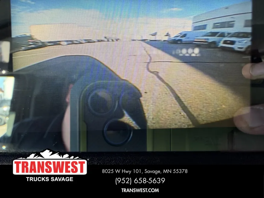 2024 GMC Savana | Photo 8 of 21