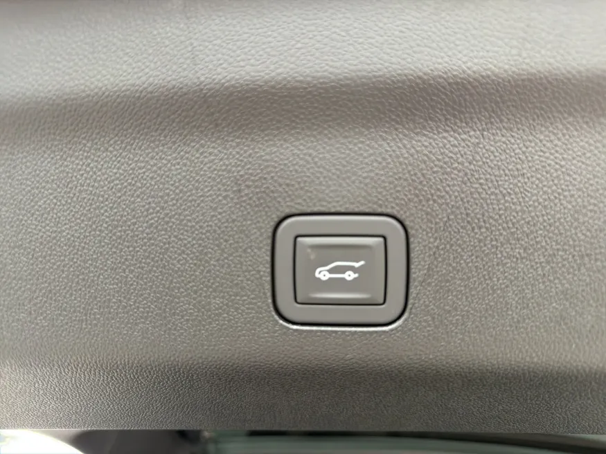 2026 Chevrolet Suburban Premier | Photo 10 of 23