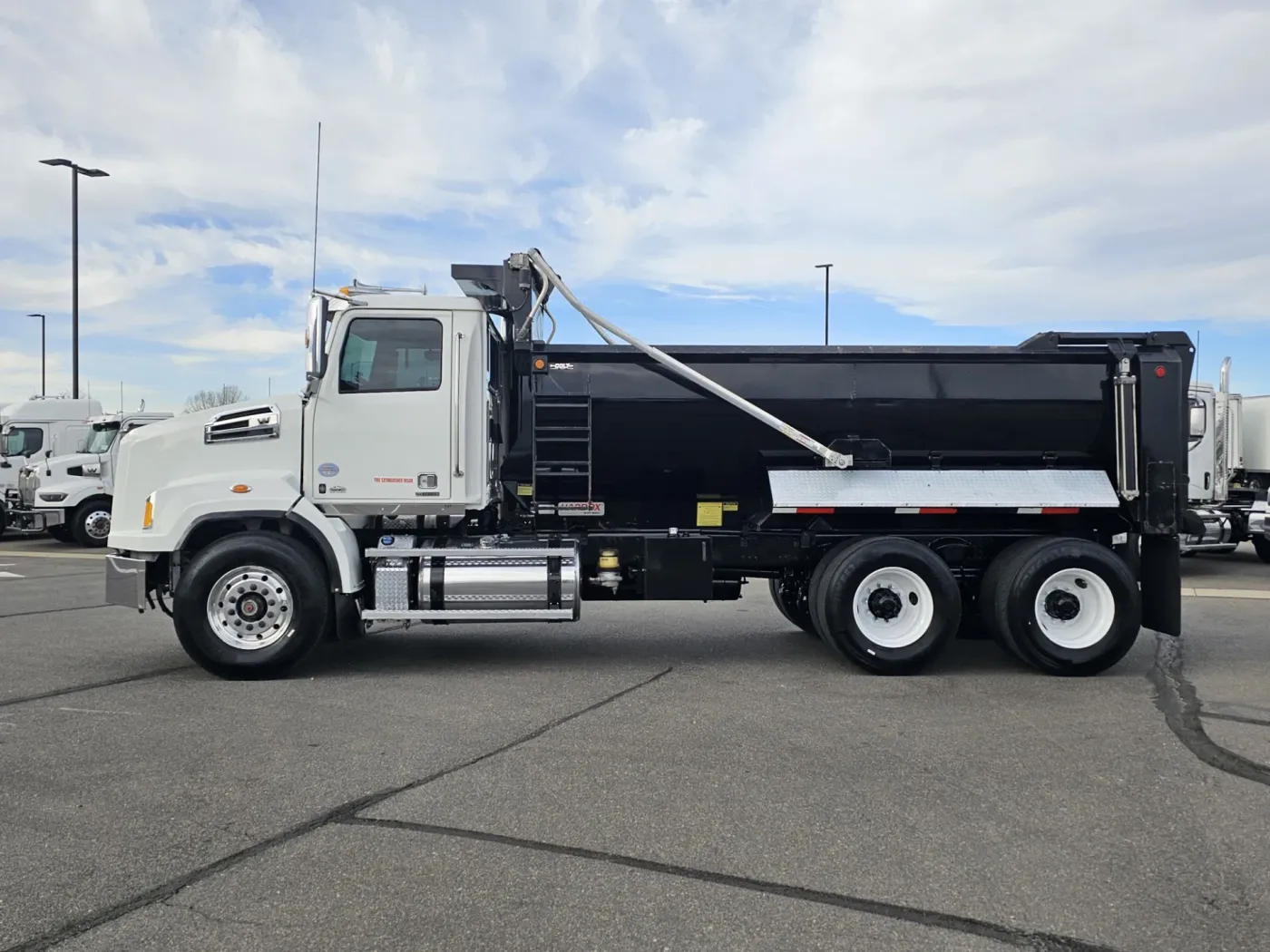 2022 Western Star 4700SB | Photo 4 of 13