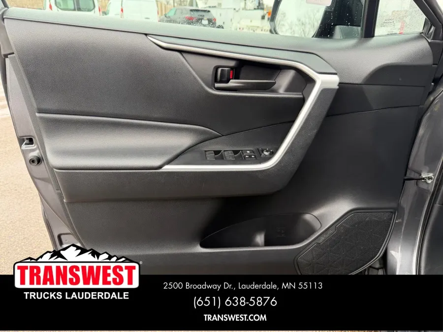 2021 Toyota RAV4 LE | Photo 15 of 23